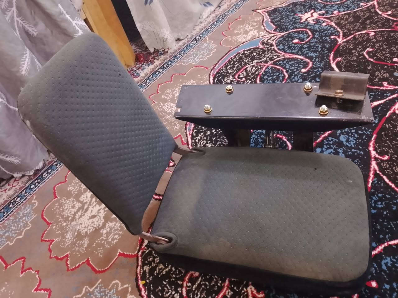 السلام عليكم عندي كرسي للبيع قلابي
هايس ام بوز السعر 125 بيها مجال العنوان بصره سجن حمدان الرقم *********** اواتساب
