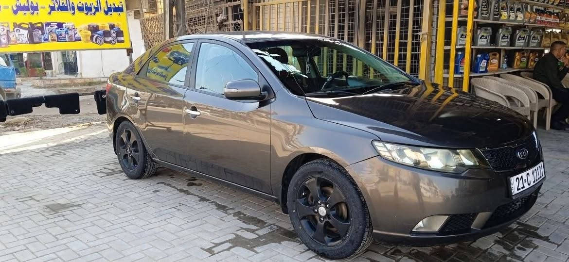 السلام عليكم للبيع سيراتو ٢٠١١ بيهة صبغ كم قطعة رقم سليمانية الجديد سنوية باسمي السيارة جاهزة ما بيهة نقص السعر ٧٣  للاستفسار على الرقم ***********
