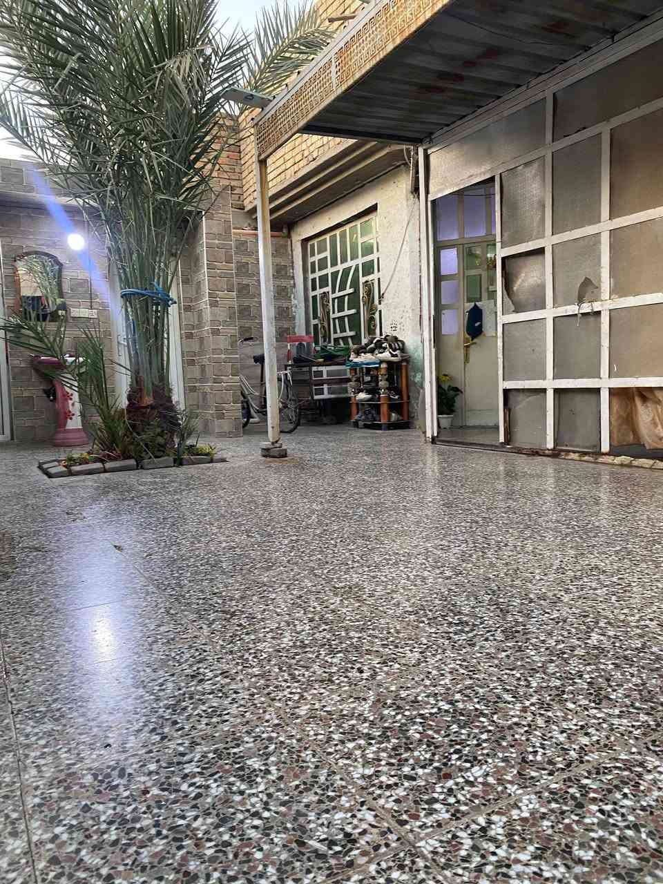 السلام عليكم بيت للبيع 250متر طابو زراعي تحويل بأسم المشتري مباشرتا
البيت  طابق ونصف 
يتكون من 
استقبال وصاله 
 و3 غرف بالطابق الأرضي ومطبخ حار وبارد 
صيحات خارجيه 
الدرج بايه مرايه مرمر 
الاستقبال مرمر والباقي كله ماشي ارقى نوعيه 
الطابق الثاني غرفتين بي 
سطح والطابق الثاني شتايكر f
ناصي عن الشارع بشي بسيط جدا 
سعره جدا مناسب وموقعه كلش حلو 
صاير بضهر الشهداء الثانيه مباشرتا 
ثاني فرع عن الشهداء 
دربونه عريضه وكل الخدمات متوفره بيها
واخواني اني عارضه بسعر كاع لأن هوه اشويه ناصي 
مع العلم المجاري مكرم القارئ. جديده والبيت ما تصعد عليه المجاري 
الي يريد بعد من التفاصيل يراسلني خاص وبخدمته
الرقم
 *********** واتساب 

واتساب واتصال 
***********
G
