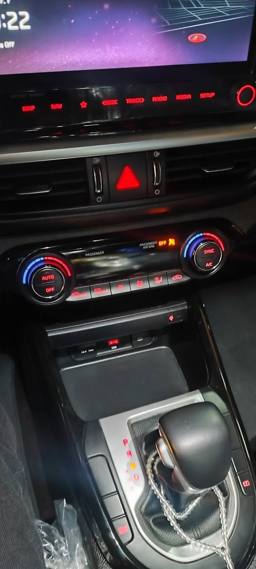 السلام عليكم
للبيع كيا فورتي أبيض 2023 فول  موصفات 
محرك 20 جيتي لاين 
ماشي48 الف ميل 
 تبديل جاملغ  بدون دواخل و بدون ارباك أمريكي شرط 
 رقم  شمالي 

اي استفسار عن سي*********** اتصال فقط 
عنوان موصل
