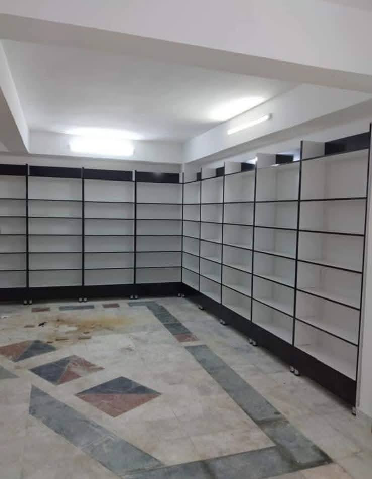 ***********. ابو حسن للديكور مستعدون تجهيز جميع المحلات التجارية وعمل ديكورات رفوف محلات الموبايل صيدليات كوزمتك عطاريات وبأنسب الأسعار كرستة وعمل مع التوصيل العنوان بغداد حي القاهرة قرب جامعة الإمام الصادق او قرب جسر البنوك التواصل واتساب وارسل صورة الموديل المطلوب
