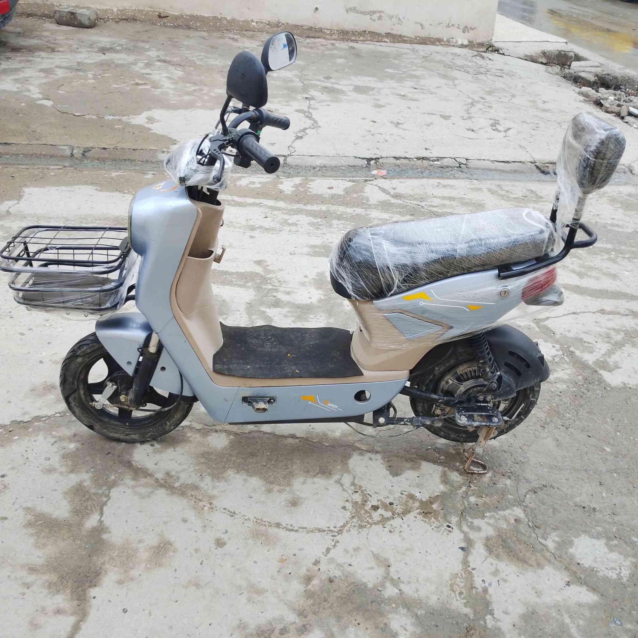 للبيع ماطور شحن شغال السعر 125 *********** ***********
