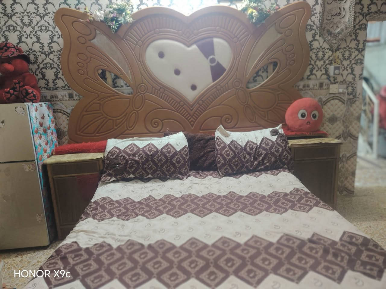 سلام عليكم غرفه نوم للبيع نضيفه سعر ٤٥٠ المكان المحموديه ***********
