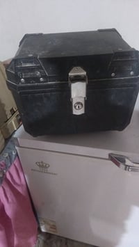 عندي هذني الصناديق دلفري للبيع الي يريدهن يتفضل خاص وهذا رقمي ‏‪077233...