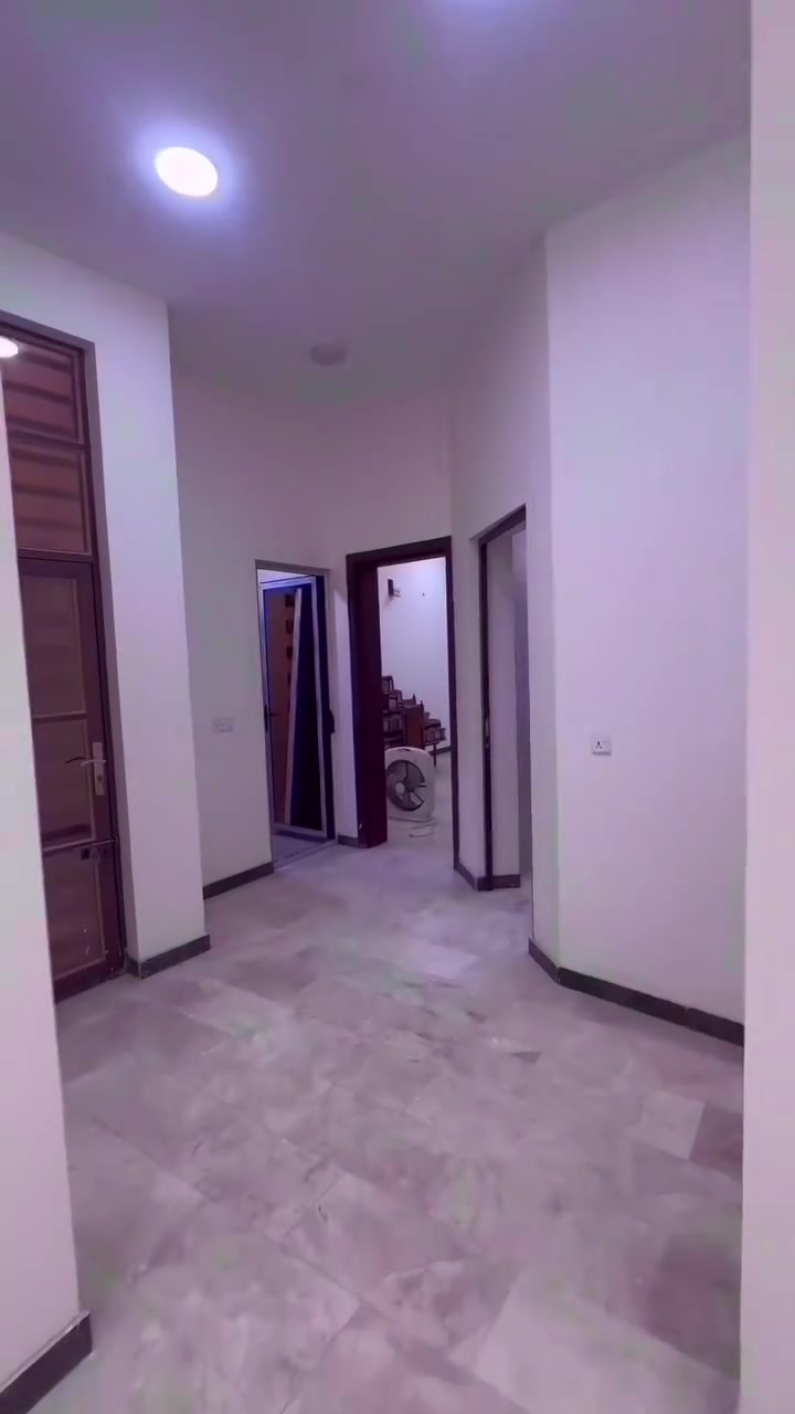 السلام عليكم(اربع) شقق سكنيه ومكاتب للإيجار نفس تصميم عنوانها كراده ساحه الواثق بناء حديث غير مسكون للستفسار تصال على رقم *********** او مراسله الصفحه
