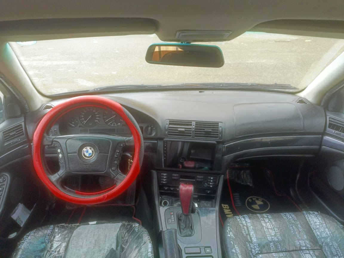 سلام عليكم بي ام بومه 530موديل 2001 بطاقه بانزين سنويه رقم اربيل مكينه بيهه تنقيص سياره جاهزه من كل نواقص السعر 63  او بيهه مجال اني مكلف بل نشر ***********
