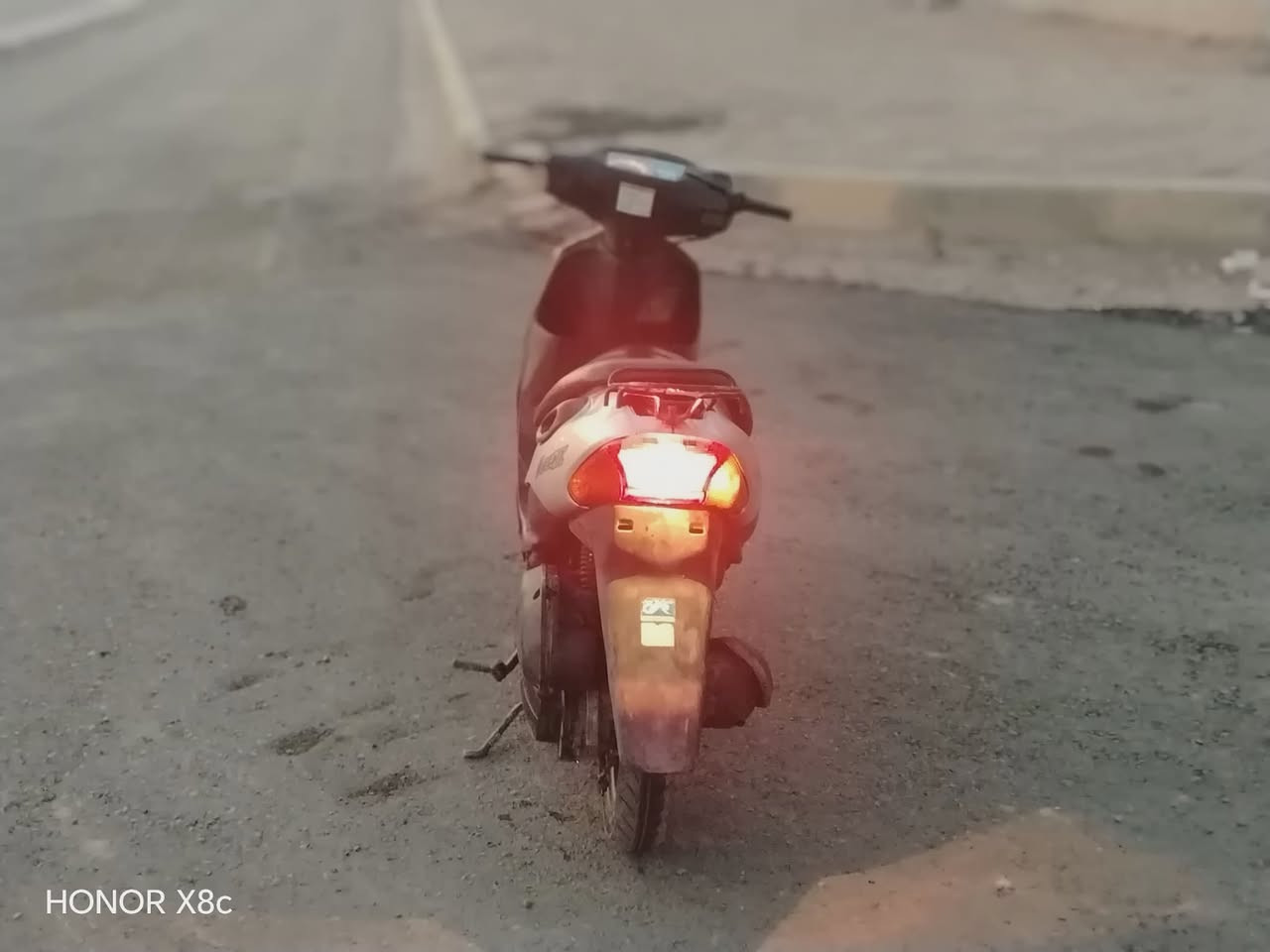السلام عليكم دراجه ساسوكي جنطه للبيع الدراجه أوراق اصولي بسمي تحويل شوكت مايعجبك الدراجه شغاله نكره وحده السلف عوزه باتري الدراجه شغاله بك لايت اشاير عوزها جوزه وكلوب مال الايت فقط السعر 275 وبيها مجال مكاني ميسان حي الجامعه الهاتف *********** الشراي يتصل ويدلل
