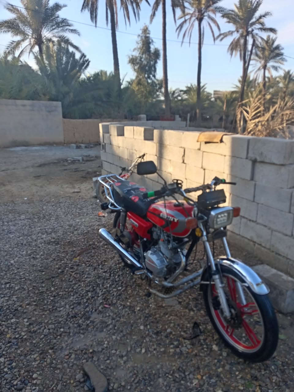 السلام عليكم دراجه للبيع موديل ٢١ سيفان المكان الخالص جديده الاغوات  ***********
