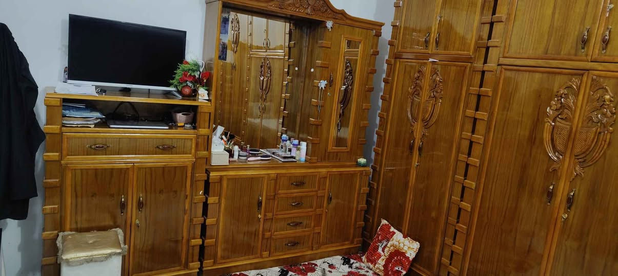 غرفة اخشاب جديدة تسكام درجة اولى كما موضحة في الصور ،السعر 2300 عنوان النجف،المشخاب.للتواصل ***********. النجف, العراق
