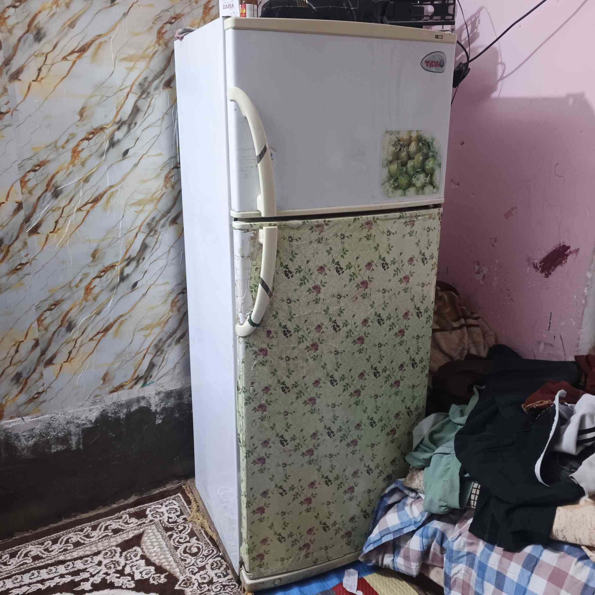 سلام عليكم
مجمده 250وبيه مجال 
وثلاجه100
وبراد 30
لبيع 
***********
