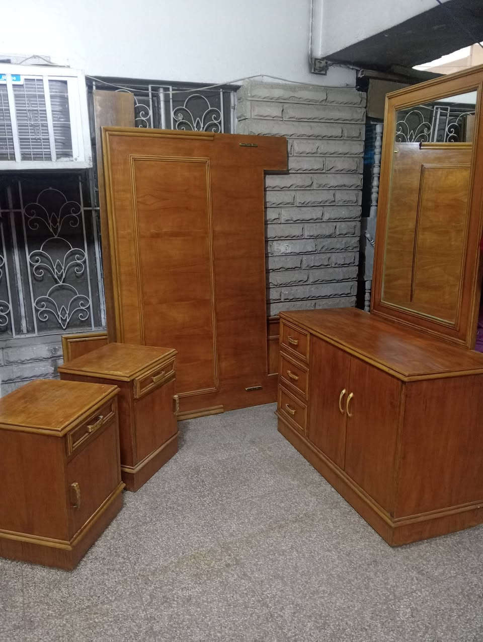 غراض للبيع أي ضرر مابيهن نبيع لغرض التحويل المكان بغداد الجديده ***********
