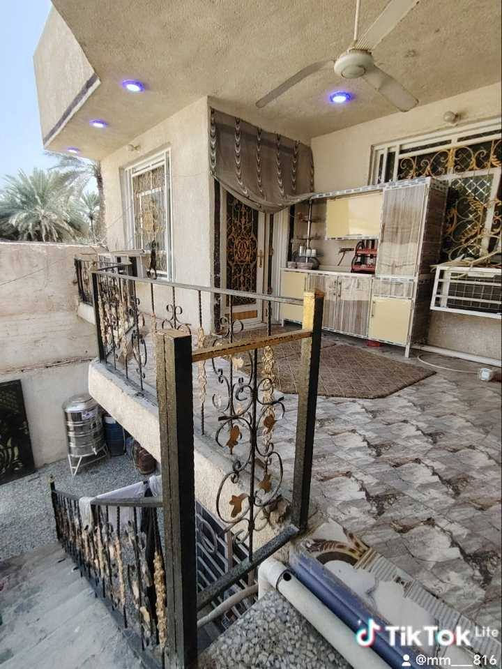 السلام عليكم دار للبيع المكان كربلاء مقابيل جامعة وارث الأنبياء طريق بغداد كربلاء عمود 115 منطقة العوينة البزل الرئيسي مساحة الدار 120متر تحت البناء طابقين سند 25 قرار محكمة يحتوي الدار على 3غرف نوم وصالتين واستقبال كبير ومطبخ وحمامات داخلية وخارجية عدد 3 السعر 90 مليون وبي مجال كلش بسيط لشراي للستفسار الاتصال على الأرقام التالية /*********** /***********
