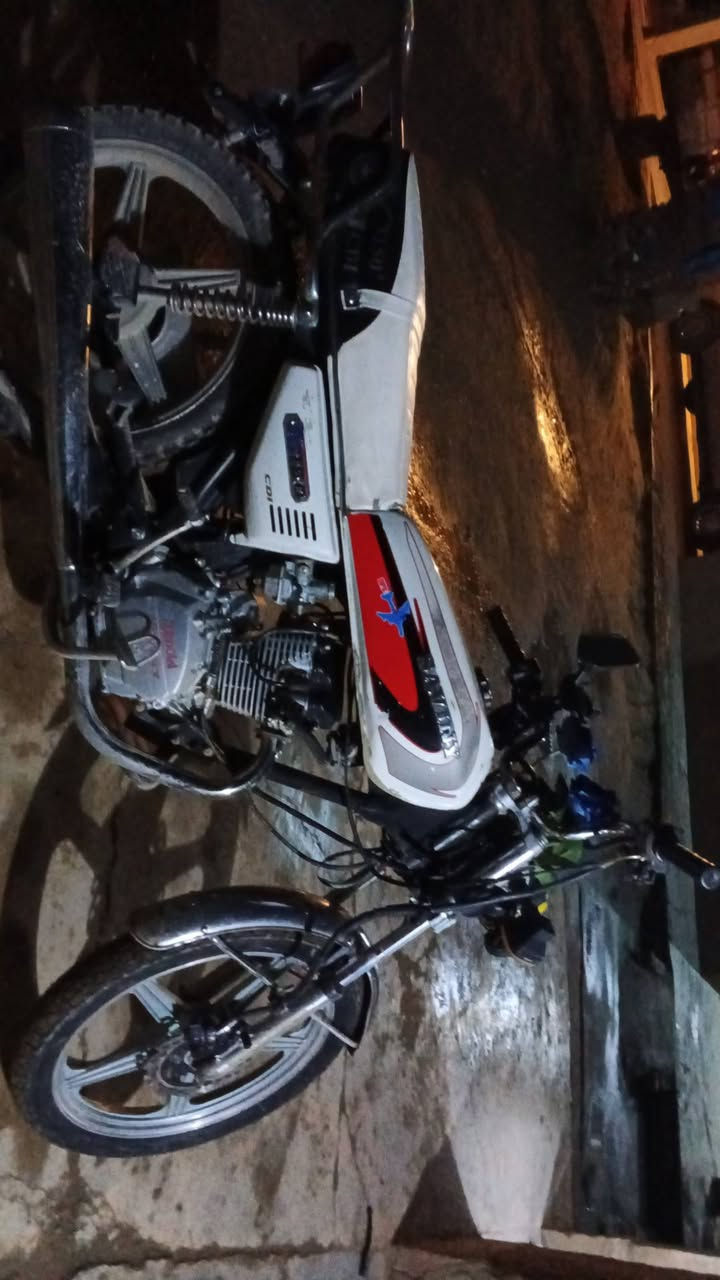 السلام عليكم مطور البيع سيفان اللون ابيض موديل 19 سعر 350 معمر جديد لاتصال على رقم *********** اني من العيثه  جرناف صلاح دين
