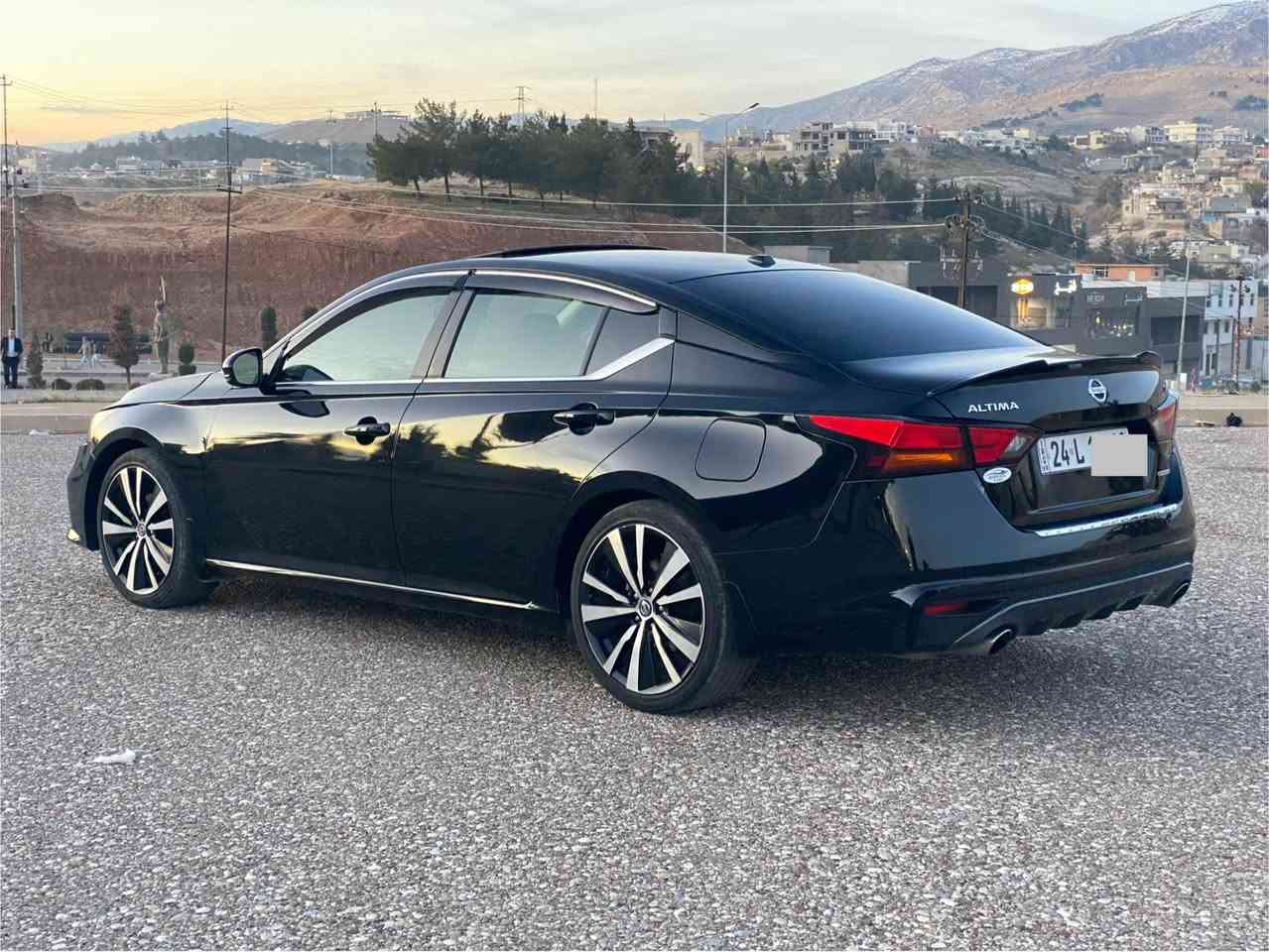 السلام عليكم 
للبيع نيسان التيما موديل 2022
رقم دهوك بسمي 
سعر  145 ورقه
رقم سنويه فحص وهزه كله جديد
مكينه وكير وتبريد كله بشرط وين ماتريد افحص
محرك اربعه سلندر TURBO🚀🚀🚀
مواصفات SR فول 
رادار امامي وخلفي وجانبي 
كله شغال شرط
بصمه 
ابواب بصمه 
صندوق بصمه
سلايت فتحه
كشنات جلد+هيتر+كهرباى
تحديد سرعه
تشغيل عن بعد 
شاشه وكاميرا
ماشيه 43 ميل
وبعد بيها مواصفات 
سيارا بيها بس بونيت صبغ 
بدون دواخل شرط
رقم شاصي موجود مع صور 
سيارا احلى من صور سيارا نظيفه ما بيها لاشخوط ولاتعديل ما بيها مصرف 
حجر كزوز بشرط
هاتف اسيا ***********
هاتف كورك *********** واتساب
هاتف كورك *********** واتساب
عنوان سياره قضاء عقرة بعيده عن اربيل وموصل ساعه دهوك, العراق
