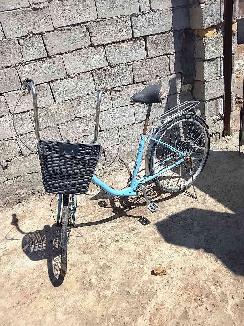 بايسكل للبيع السعر35وبي مجال مستعجل على بيعته ما متواجد فيس خابر الوالد *********** المكان واسط العزيزيه حواس
