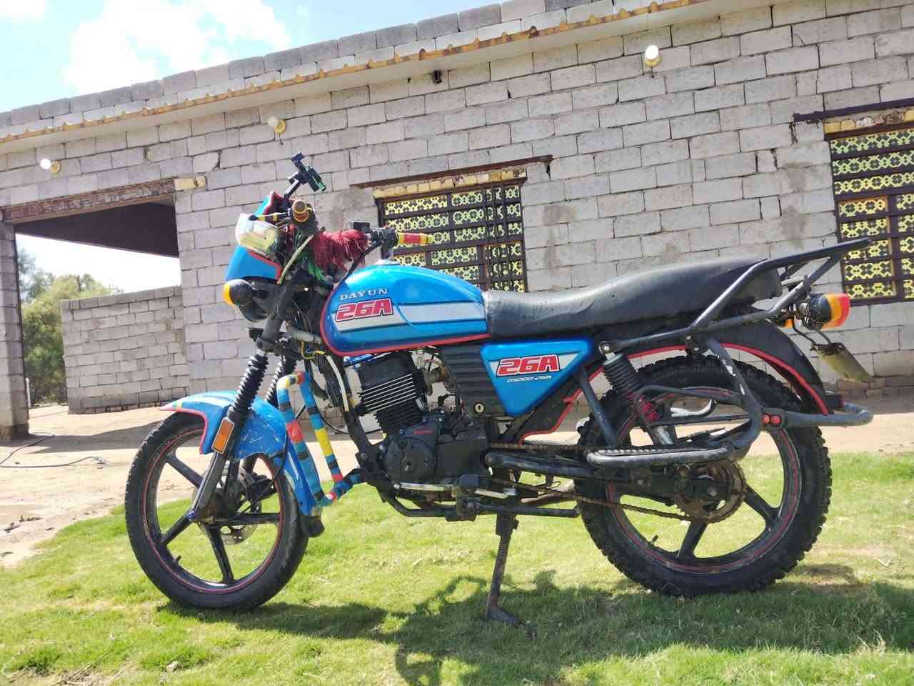 يا الله سلام عليكم دراجه للبيع دايون نفخ موديل 22 بدون اوراق مكفوله عشائر كهربايات كله شغال  سويج سجينه محرك 200 شرط ما مدوده عليه اصبانه انضف من الصوره بعده جديده السعر 900 وبيه مجال للشراي اتصل وبيك خير وتدلل ***********
