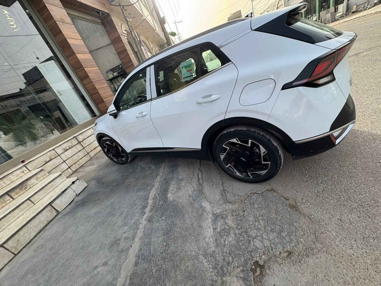 السلام عليكم سبورتج موديل 23 خليجي مكفوله 

مواصفات بصمه جنطه كهرباء كشنات تدفه 

كامره حساسات مواصفات معروفه مكان البلديات  

شارع المرمر والكاشي السعر مناسب اتصل وسهله 

‭***********‬
