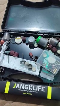 مكينة كتابة • خشب حديد بلاستك • بابل