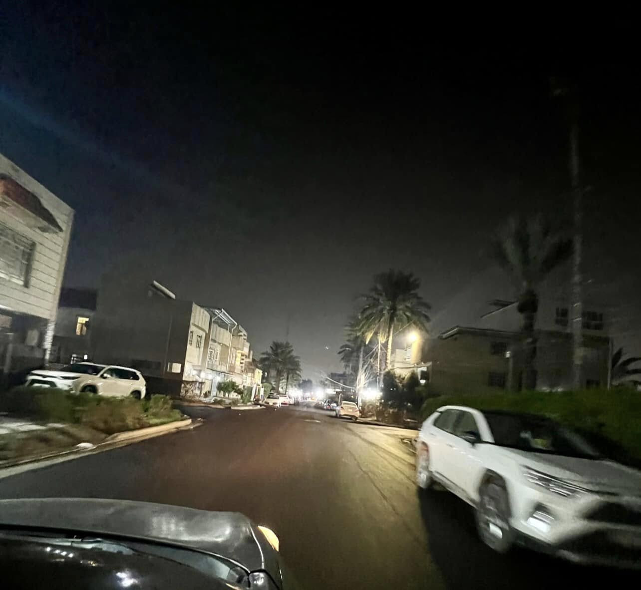 للبيع بيت ٩٤ متر الوجه ٦ وربع والنزال ١٥  
شارع فلسطين حي المعلمين محلة ٥٠٥ شارعه ٢٠ متر 
البيت نضيف بناء ٢٠١٧ 
السعر:      ٥٥٠ مليون
للاستفسار : ***********
               ***********
مكتب السهل للعقار شارع فلسطين
