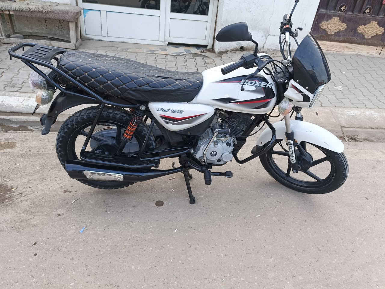 سلام عليكم دراجه بوكسر موديل 2019للبيع السعر 950بيها مجال اوراق اصولي دراجه نضيفه مكان ديالى بعقوبه بهرز رقم استفسار ***********
