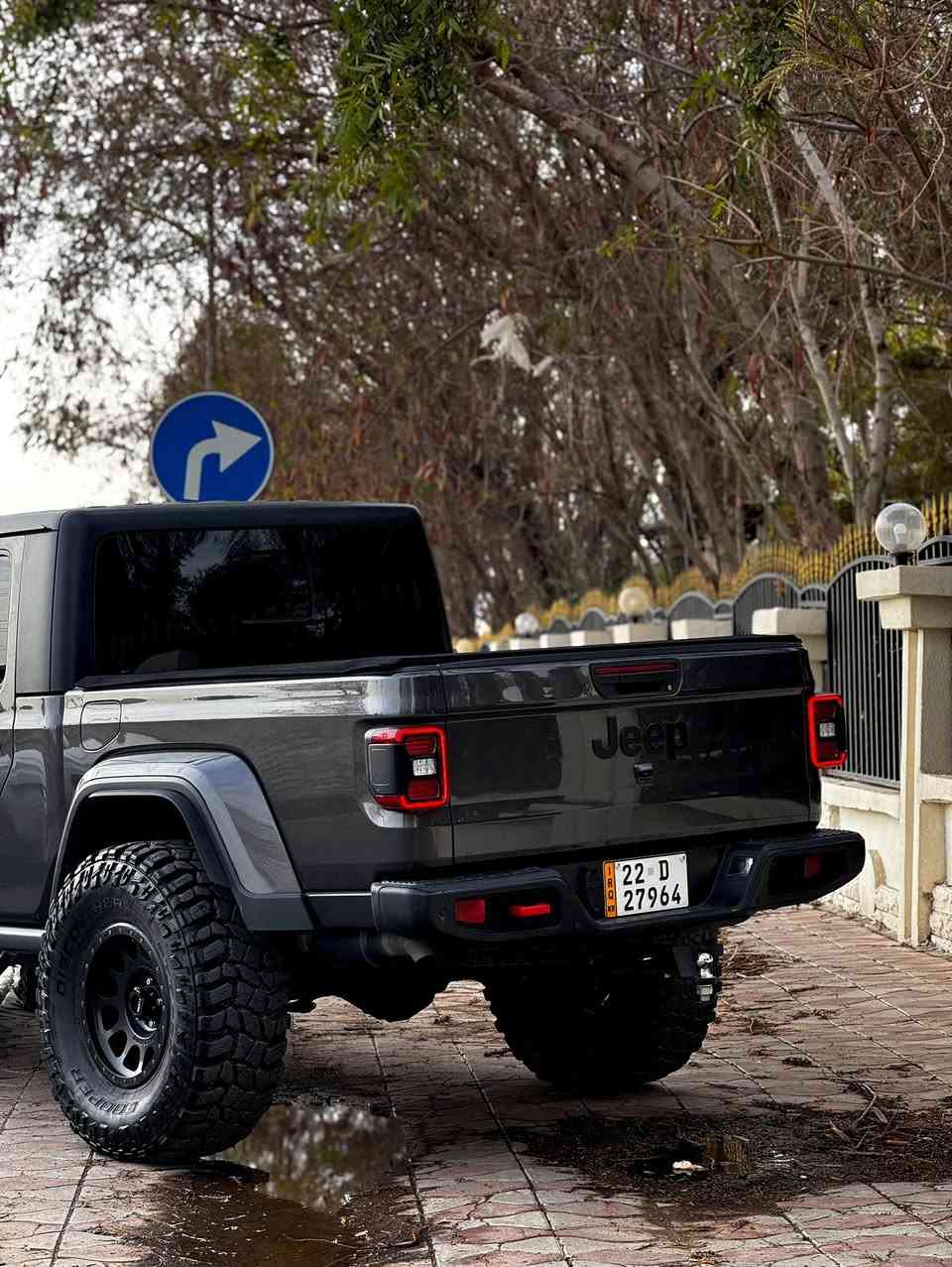 👑JEEP GLADIATOR موب👑
جيب كلاديتر مواب. 🚙
اعلى مواصفات 🔝🆙
لون مميز🫡 
رقم وسنويه جديد 
هزه وفحص كله جديد
‏‎الموديل:2021 
‏‎المحرك : V6.  3.6L .
‏‎العداد : 46000 مايل
كلين تايتل سويجين 🔑🔑
سياره معلايه بامريكا يعني فول تزويد
مكفوله كفاله عامه من الدعاميه للدعاميه بدون صبغ 
شخط رعصه مكفول جديده بمعنى الكلمه
‏‎المواصفات :
*لايت وبك لايت لد اصل شركه
‏‎* دفع رباعي 4x4 .
‏‎* ويل للطرق الوعرة قياس 17 انج. 
*مقاس اطار 37/13.5/17
‏‎* مساحة تخزين اضافية تحت المقاعد الخلفية .
‏‎* شاشه 7 أنچ . 
‏‎* كاميرا خلفية مع امكانية التقريب (زوم) .
‏‎* حساسات خلفية .
‏‎* نظام (Auto Break System) مانع تصادم خلفي .
‏‎* مرايا مع خاصية التعتيم الذاتي  .
‏‎* تشغيل عن بعد .
‏‎* دخول ذكي (بصمة) .
‏‎* سقف 3 قطع قابلة للازالة .
‏‎* ابواب قابلة للازالة .
‏‎* زجاج امامي قابل للطي .
‏‎* غطاء للصندوق الخلفي قابل للطي .
‏‎* عزل كامل للصندوق والباب الخلفي مقاوم للخدوش .
‏‎* إضاءة داخل الصندوق الخلفي . 
‏‎* ماخذ للتيار الكهربائي .
‏‎* منظومة كاملة للقطر (السحب) . 
‏‎* نظام (Auto Start System) التشغيل والاطفاء الاوتوماتيكي للتوفير في صرف الوقود .
‏‎* محدد سرعة . 
‏‎* تلفون بلوتوث . 
💵💵السعر خاص💵💵
العنوان 📍اربيل
او اي استفسار الاتصال
☎️***********
☎️***********
