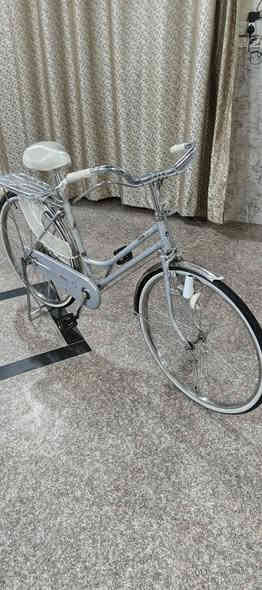 بايسكل انتيكا  موديل قديم ياباني اصل وفصل مامستخدم داخل العراق نهائين  تجي تاخذه من البيت ضامه بل المخزن صار هواي معتز بي وهسه داريد ابيعه عنواني كربلاء والسعر150 الف 
***********
