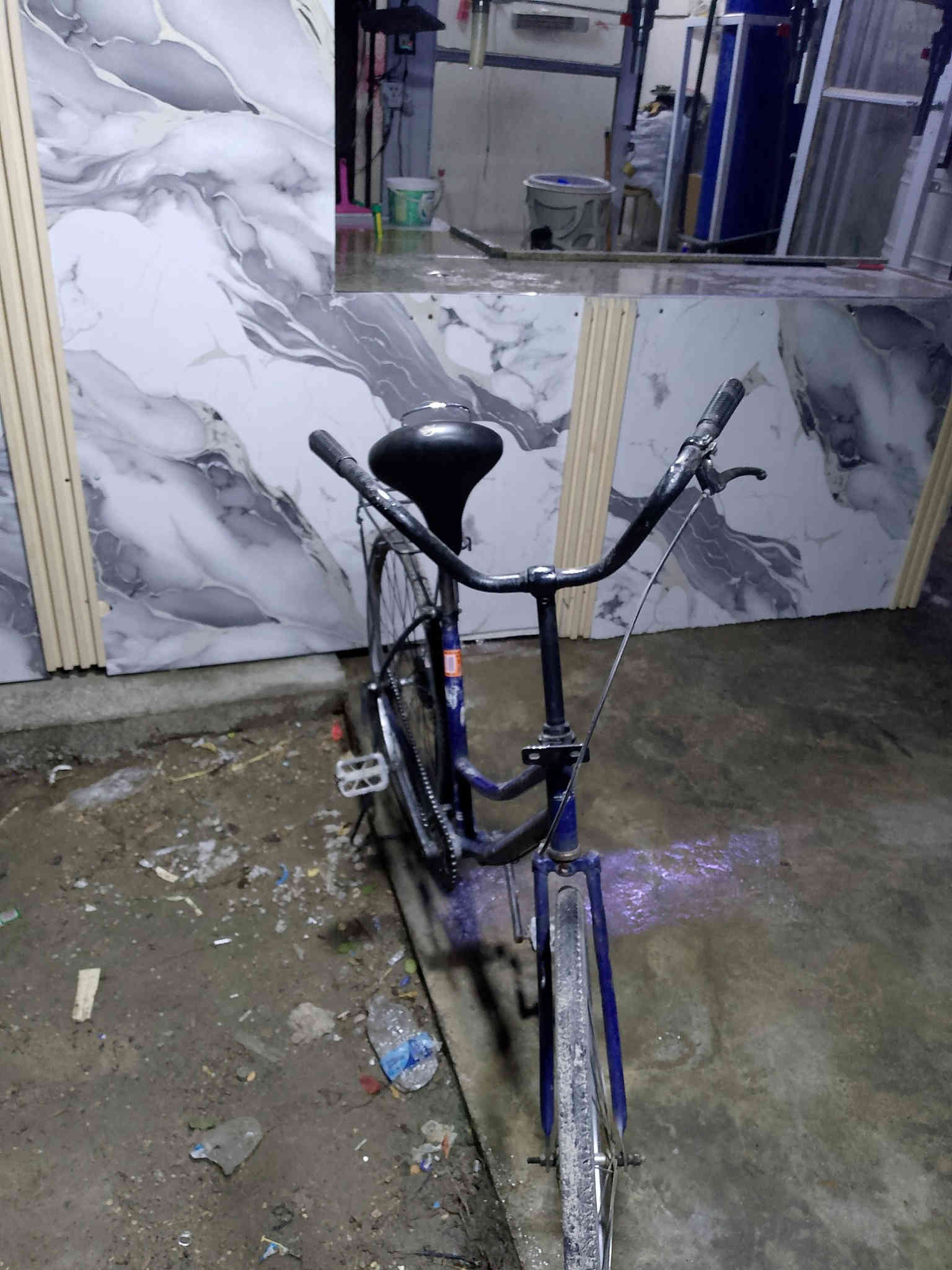 السلام عليكم عندي بايسكل للبيع بناتي حجم 26 رايده قفله 40 ما ابي اي نقص بس ماسنجر ولا شويه ضبه تمام ويريد يخابرني قفل 40 ***********
