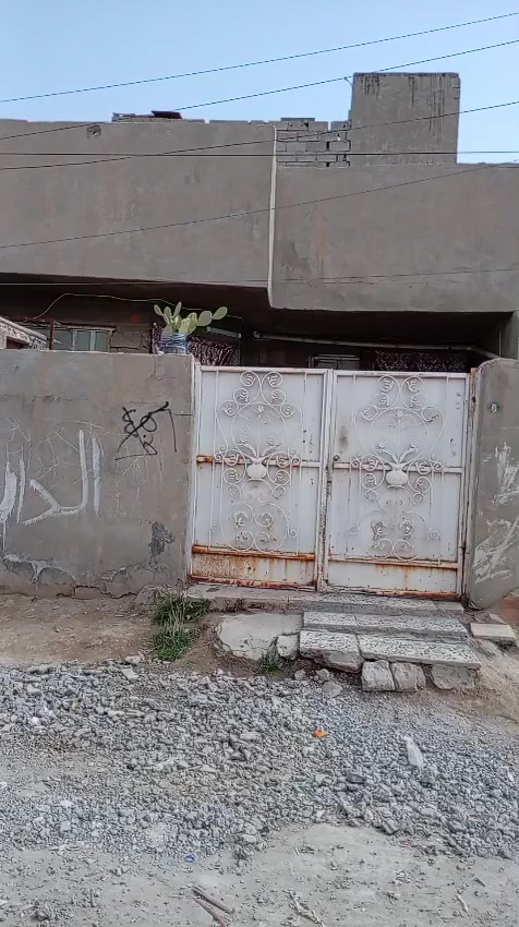 دار للبيع المساحة 150م زراعي سبع قصور شارع المشروع قرب المستوصف الصحي فرع 8م بداية الفرع ماء كهرباء متوفر السعر 53 وبي مجال للإستفسار يرجى مراجعة الدلاليه الأمير عنوان دلاليه شارع ابو علي مقابيل المدرسة 🏫 الأهلية ***********
