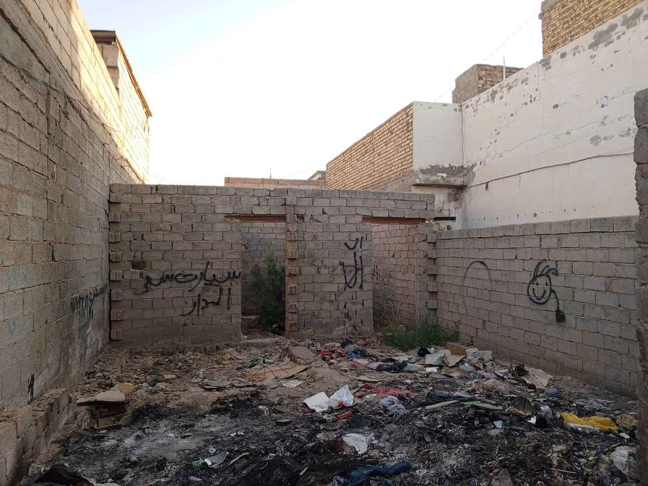 سلام عليكم عرصه مبينه هيكل 130متر مكان نجف سهيليه خلف محطه ربال قرب جسر الامام علي
رقم واتساب ***********
