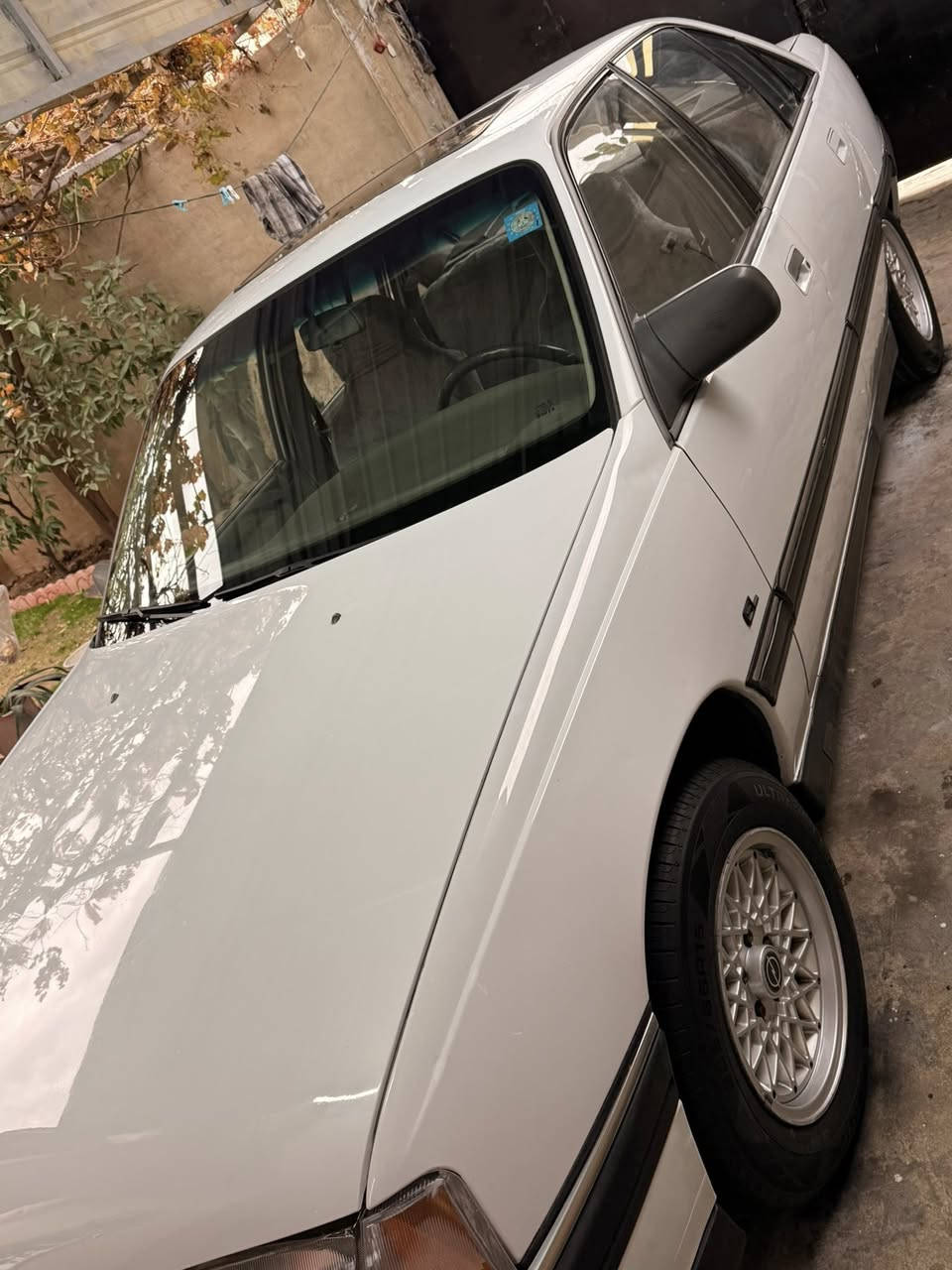 سلام عليكم للبيع اوبل اوميكا موديل ١٩٩١ 
رقم كركوك سنوية مشروع وطني لحد٢٠٢٩
محرك ٢٠ بلادي محرك كير كلها بلشرط 
كهربائيات كلها شغال 
قفل مركزي تخم تايرات جديد 
صدر جديد 
سيارة مكفول من دعامية لدعامية كلها مكفول 
سيارة باقي على وضع شركة 
صبغ فقط بس هلالات 
سعرها ٥٠$
رقم موبايل ***********
مكانيّ كركوك
