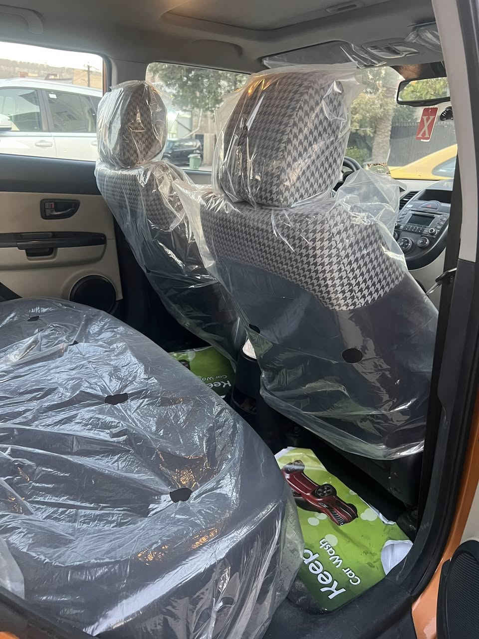 السلام عليكم كيا صول 2011 خليجي الشركه الدوليه محرك 1600 دوش مكفوله من الصبغ بيها بارد بسيط ماشيه 94 الف فول مواصفات فتحه سقف حساسات كامره داخل بيجي السياره جاهزه من كل النواحي رقم بغداد انكليزي بأسمي وهزه وسنويه 2030 مكان السياره بغداد السعر  110 وبيها مجال بسيط ان شاء الله.  ***********
