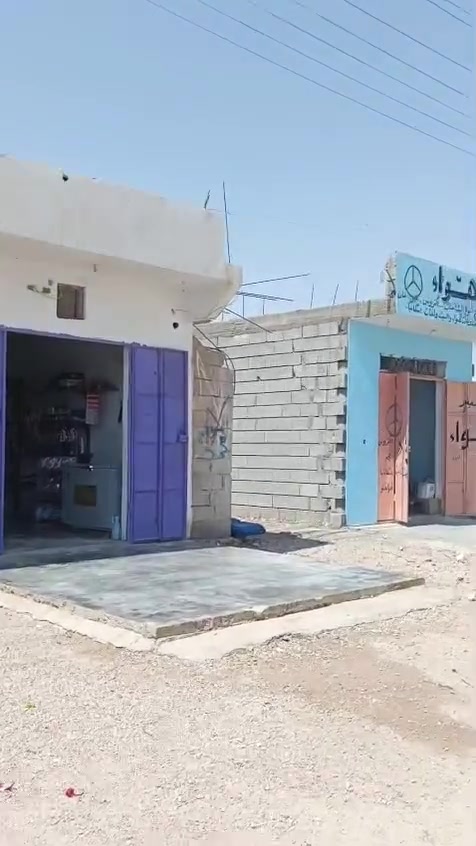 #للبيع محلات تجاري عدد ٢ مع قطع اراضي تصلح محلات عدد٢
#الموقع بناحية الكرابلة حي الشهداء سعده 
$السعر المحلات المشيدة سعرها ١٥ مليون والقطع سعرها ١٠ مليون 
#للإستفسار ***********محمد
