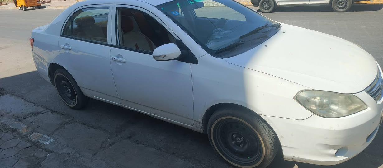 سلام عليكم بي واي دي جي 3 سياره بلاديه من كهربائيات تبريدها ثلج  كير محرك كفاله سياره عوزها بس هلالات بيها خياست عندي كاصلهن هلالات ودوس موجودات بس عندي ضرف واريد ابيع سعر 48بيها مجال للطيبين مكاني سبع البور أو شعله ***********
