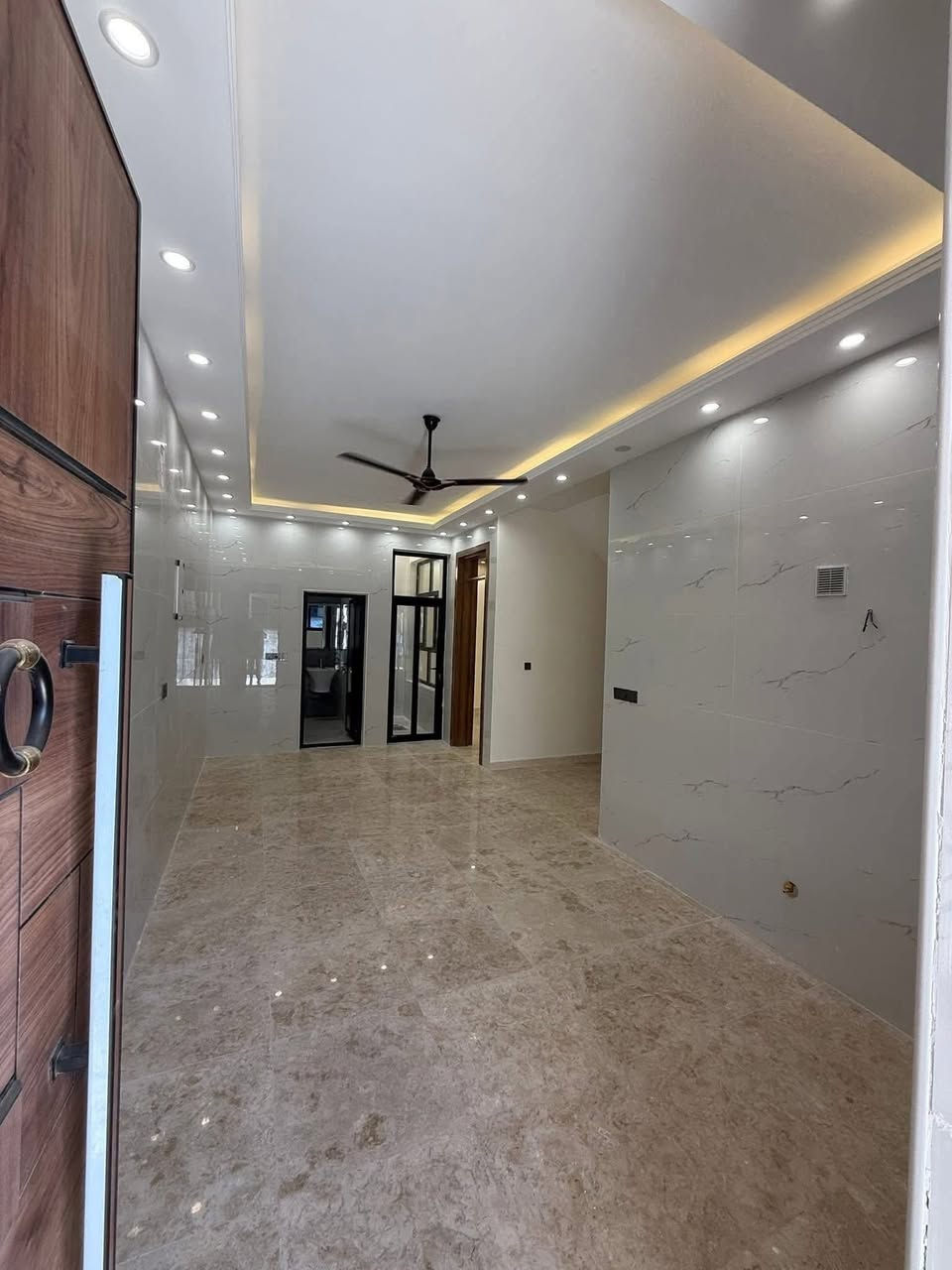 � فرصة ذهبية 
 #للبيع  بيت    في قلب  #السيدية 🔥
📍الموقع البيت : مربع جامع شاكر عبود               

#لمعرفة #السعر #الرقم ( 1 ) #سأتي #السعر #مباشره

🏡 تفاصيل العقار:

 • المساحة: 90 م²
 • الواجهة: 7.5 م
 • النزال: 12 م

✨ التقسيم الداخلي:
الطابق الأول: صالة   + مطبخ + حمام + غرفة نوم 
الطابق الثاني: 3 غرفة نوم  +حمام  
الطابق الثالث: بيتونه            

📞 للتواصل: *********** (اتصال أو واتساب)
***********
#العقاري عمر محمد
