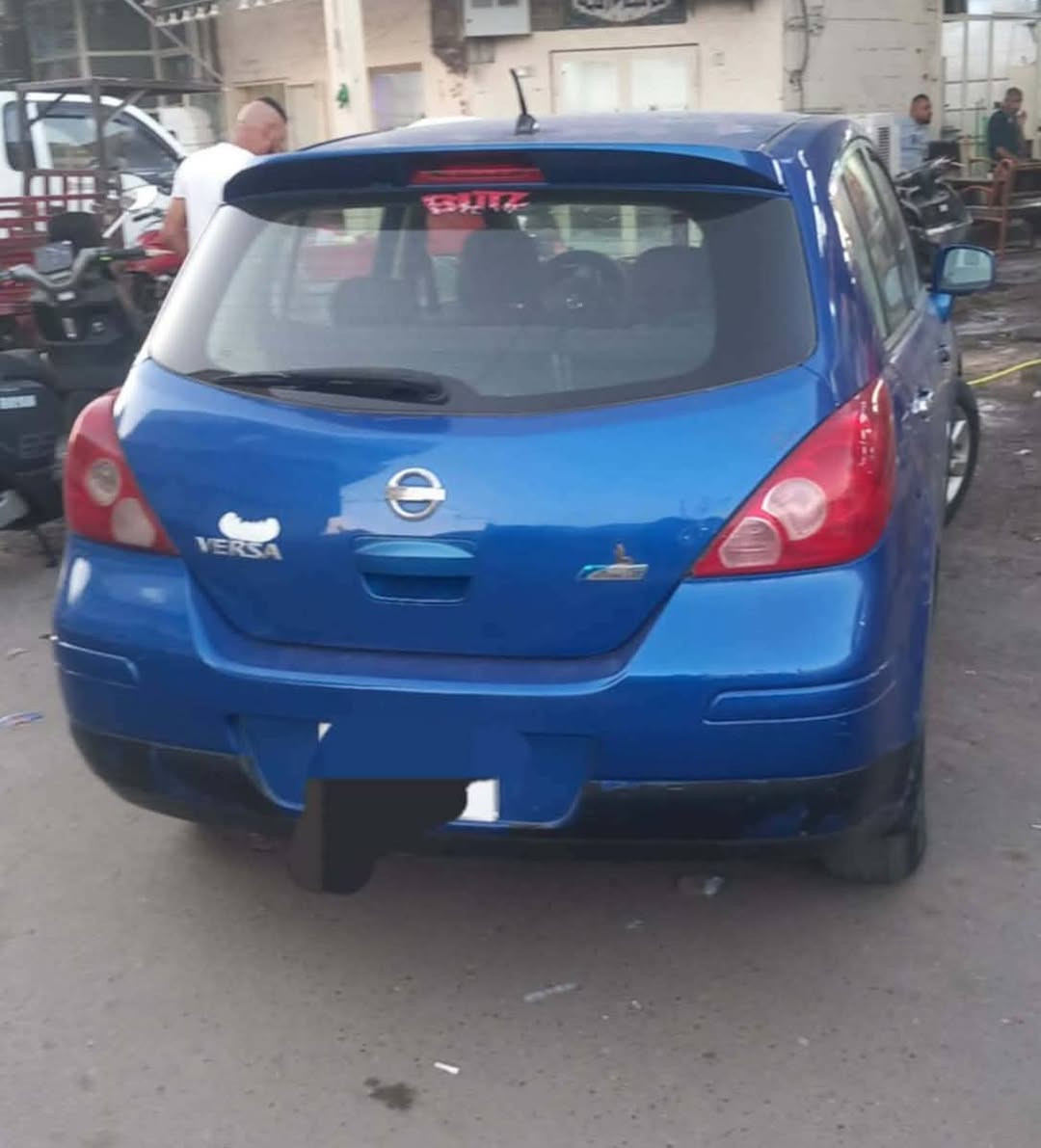 نيسان فيرسا 2009 
هاج باك محرك 1800
كير af المرغوب 
رقم بغداد نكليزي 
بسمي 
تبريدها ثلج 
كهربائيات كلها شغالة 
فقط باب الخلفي بي شبر معجون 
سيارة مال بيت رقم حلو 
كير محرك مكفول 
***********
