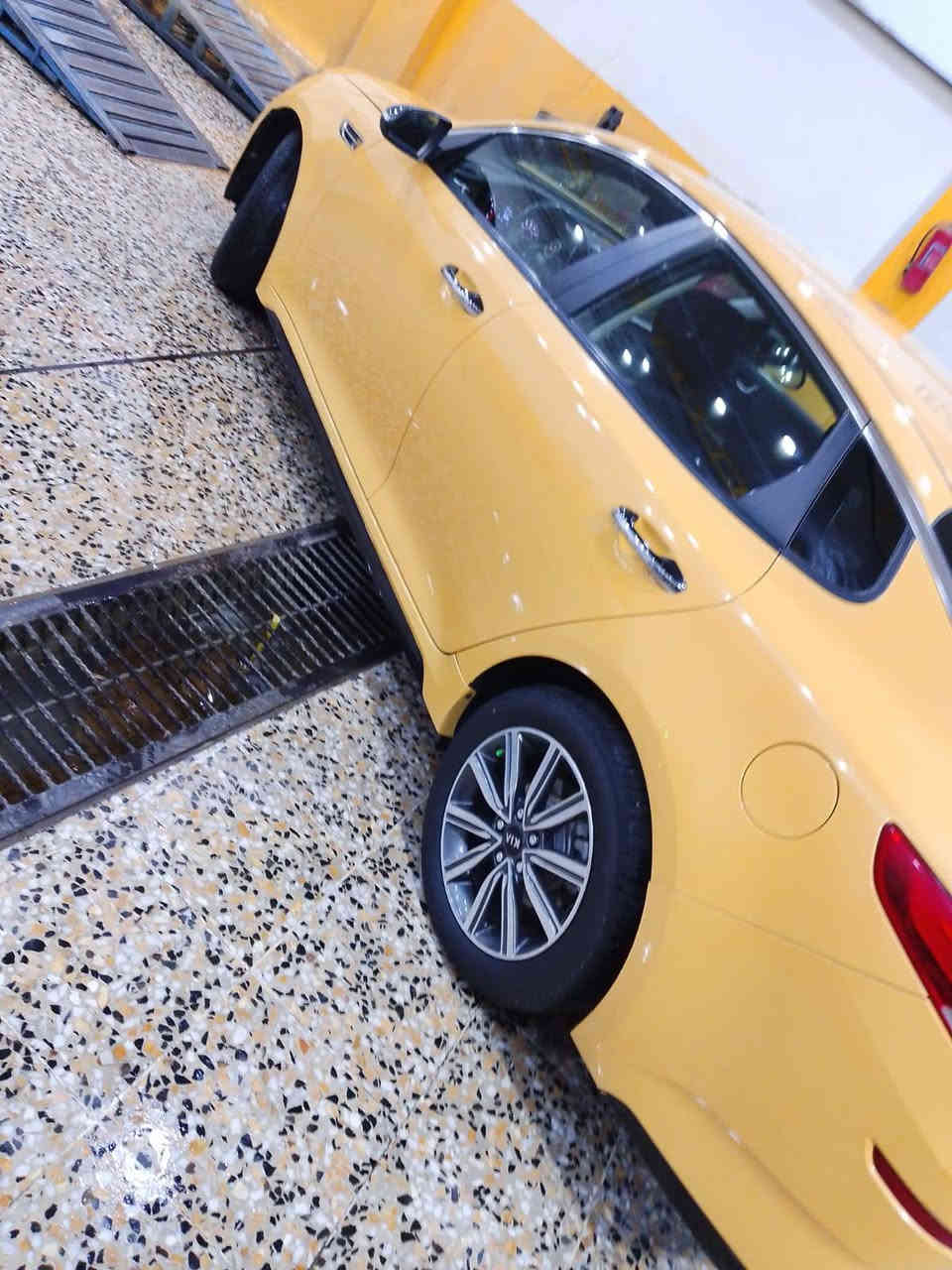 كيا اوبتيما تكسي للبيع رقمه بغداد بسمي موديل 2020 وارد امريكي صور حادثه موجوده بلمنشور سياره جاهزه من كلشي محرك وكير مكفولات صدر تخم تاير ويل كب 
السعر 145 وبيه مجال العنوان واسط نعمانيه 
***********
