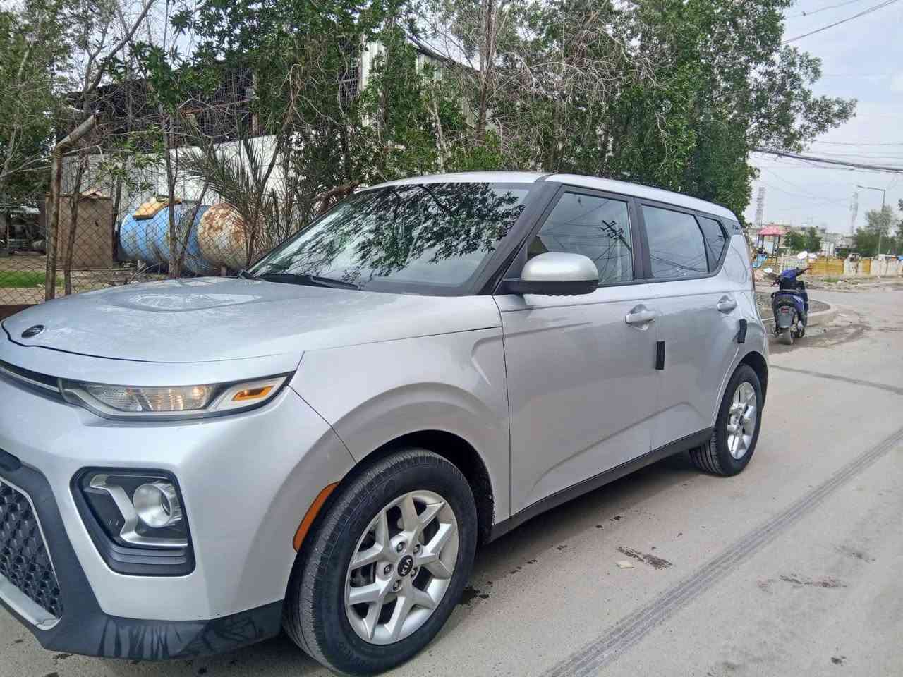 السلام عليكم كيا صول موديل ٢٠٢٠ وارد امريكي حادث بنيد وجاملغ سونار منشور مكينة ٢٠٠٠ كير اي تي ماشية ٤٦ العنوان بغداد الامين الثانية شارع النواب الرقم *********** السعر ١١٢ وبيه مجال شي بسيط
