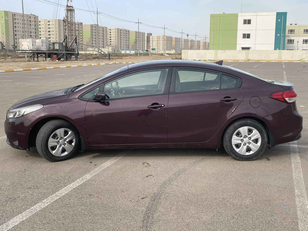 السلام عليكم
فورتي موديل ٢٠١٧ للبيع
السيارة خير من الله كلشي مناقصها ، لون ماروني ، محرك 2000 دوش ، حساس خلفي ، كاميرا خلفية ، تبريد تدفئة ، تحكم ستيرن ، شاشة لمس ، منفذ شواحن usb ، لد نهاري وبعد بيها مواصفات 

السيارة ماشية ٥٩ ميل قابل للزيادة 

حادثها بامريكا البنيد فقط ومبدل مثل ما موضح بالصور 

وبالعراق بيها حادث صفحة ( جاملغ وباب امامي وباب خلفي عكس السايق ) مبدلات كلهم باصلي شركة نفس اللون والباب الايمن بي بارد بسيط 
السونار موجود بي كل التفاصيل المذكورة
السيارة بأسمي تحويل ثاني يوم
 
رايدها ب 16,500,000 مليون دينار عراقي

مكاني مجمع بسماية السكني 

للاتصال : ***********
