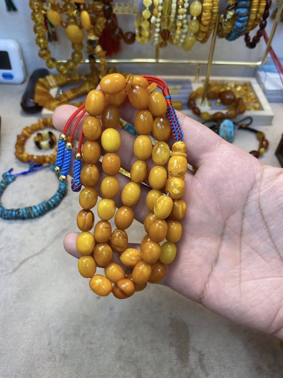 تحفة من الكهرب الألماني الحجري الأنتيك وزن صافي 38,5 غرام عدد الحبات 45 حبة قياس الحبة 10.5-14 ملم مسباح ولاغلطة متوفر توصيل لكافة المحافظات السعر على الخاص رجاءا 💍😍😍💎😍💍💍❤️


**إذا كنت صاحب هذا الإعلان وتريد حذفه لأي سبب، رجاءا أرسل رسالة إلى الدعم الفني**
