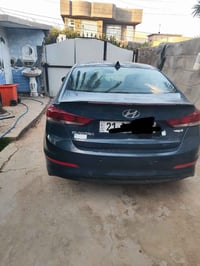 عندي سيارة للبيع النترا 2017 اللون نيلي نظيفه سيارة الي يريد سيارة يجي...