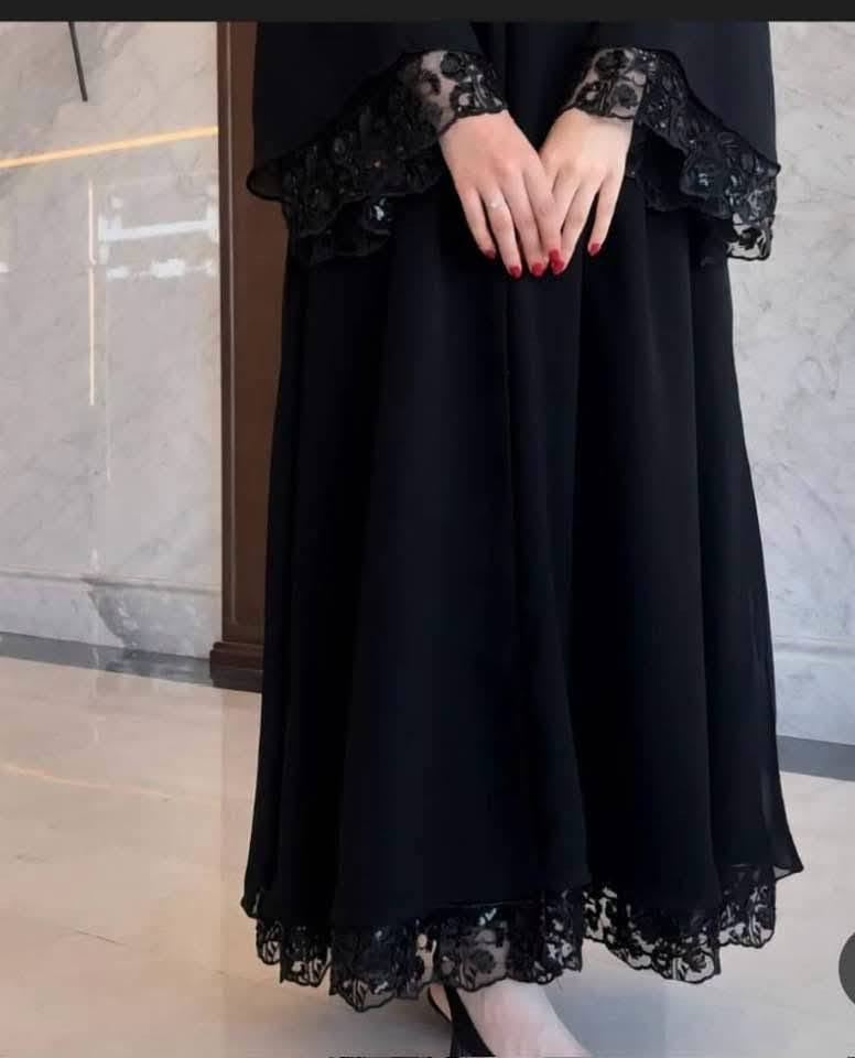 الأسود يليق بكي.. ويحلى بلمساتنا الخاصة 🖤👇
​شنو رأيكم بهل تفاصيل الناعمة والفخمة؟ صاية خليجية تجمع بين الحشمة والأناقة العصرية، مثالية لكل مناسباتچ.
​💬 شاركينا رأيچ بالتعليقات، وللطلب أو معرفة السعر والمقاسات، دزيلنا رسالة على الخاص وسيعود لچ فريق الدعم فوراً!.. الحجز والاستفسار التواصل واتساب ***********
