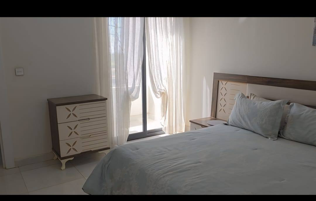 مساحه200 متر
عدد غرف النوم3✅
ركن طابقين 
طابو صرف 
يباع مع الأثاث وطاقة شمسية للاستفار
***********
