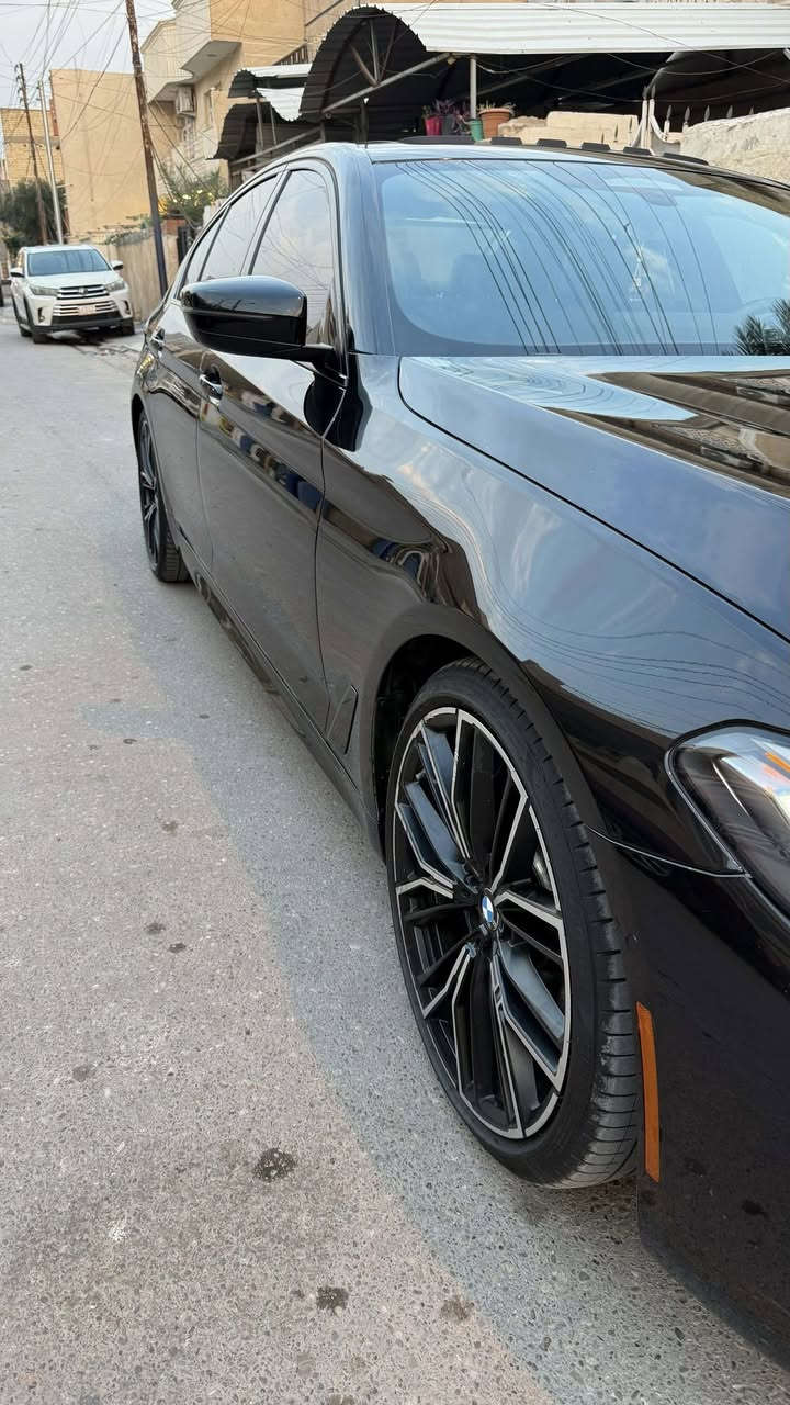 السلام عليكم للبيع ‼️ BMW  M 550 i
حجم المحرك : 4,4 V8 تون تيربو530H power 

الضرر : ‼️ بدون السيارة كلين تايتل 
المواصفات فول 1/1
السعر : 60 الف دولار$ وبيها مجال 
 السيارة رقم اربيل وعليها كتاب تضليل السيارة جديدة جدا وماشية قليل 18 الف مايل  فقط والسيارة عليها تغليف ppf ضمان ١٠ سنوات السيارة بحالة الوكالة  موبايل : ***********
