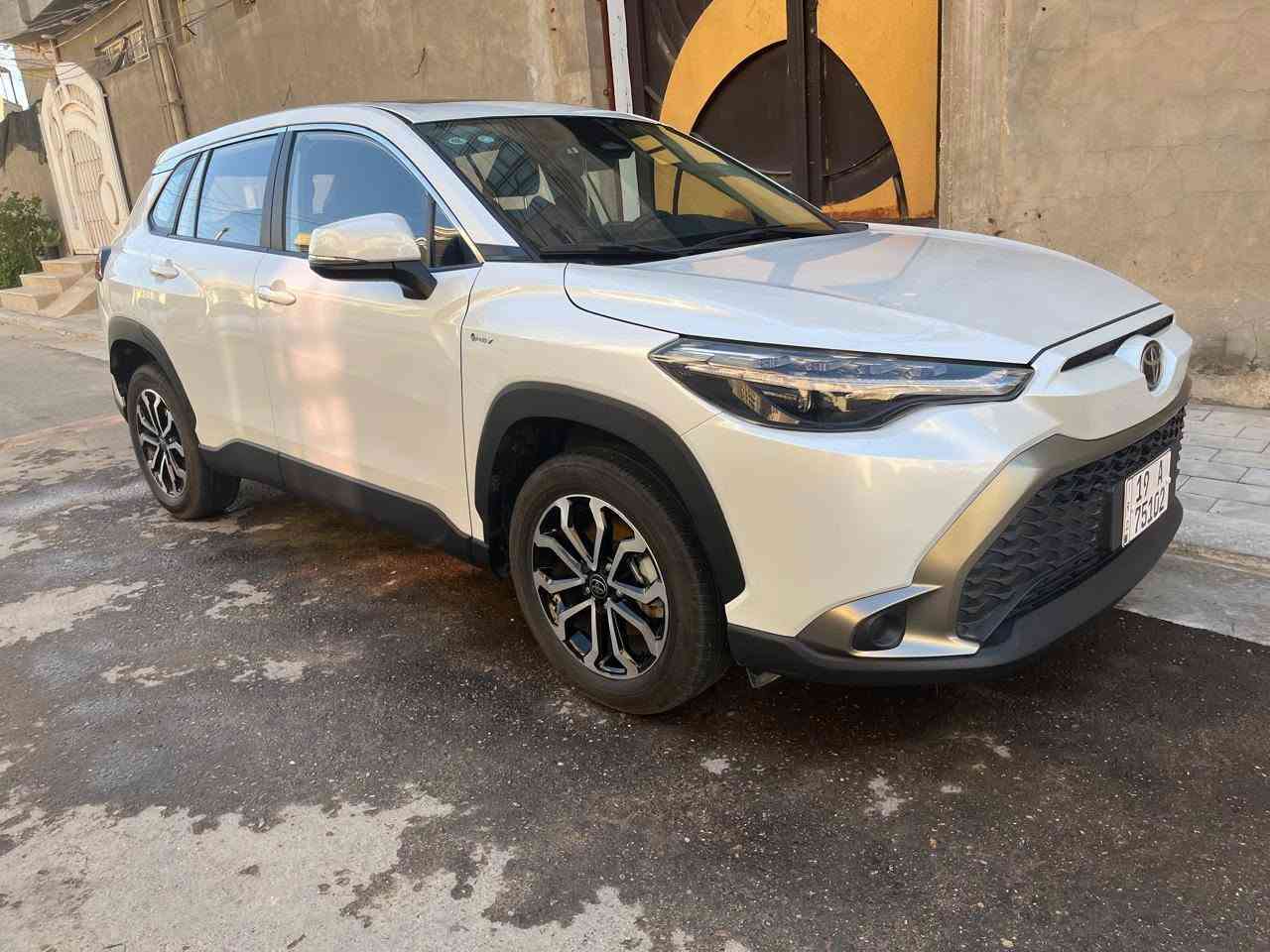 تويوتا فرونت لاندر 2025 اعلى فئه s
محرك 2000cc 
هايبرد اقتصادي
فول مواصفات كفالة عامة 
بصمة 
دخول ذكي رادار 
سياقه اليه 
تحديد مسار 
فتحة سقف بانوراما
رادار أمامي
مقاعد جلد أصلي
كرسي كهرباء 3 وضعيات
تبريد قطعتين
هاند بريك بصمه 
 اوتو هولد 
شاشة كبيرة عالية الدقة
عدادات ديجيتال
إضاءة داخلية LED
حساسات أمامية وخلفية اصلية
ويل كروم اسود 17
مصابيح عدسات زنون مع LED خلفي
عداد الكيلومتر 9000 حاليا 
وباقي المواصفات المعروفة من Toyota
رقم كربلاء
السعر 28 مليون 
العنوان / كربلاء
رقم صاحب السيارة : ***********
