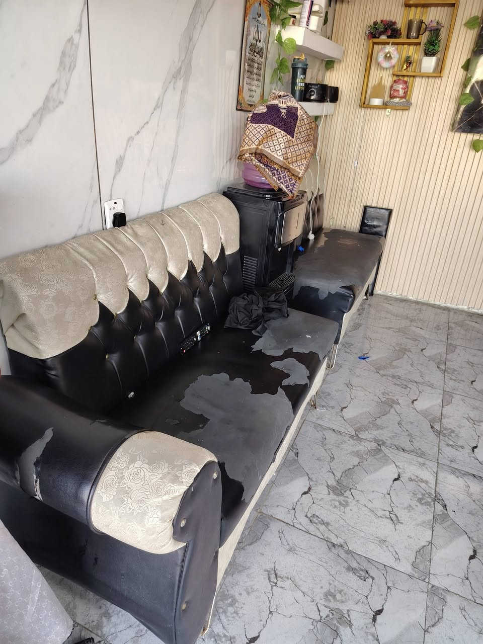 مرحبا حبايب عندي كراسي العدد ٣نضيفات و هاذا التخم العدد٢ نضيف بس الجلده مالته متقشطه المكان المحموديه


**إذا كنت صاحب هذا الإعلان وتريد حذفه لأي سبب، رجاءا أرسل رسالة إلى الدعم الفني**