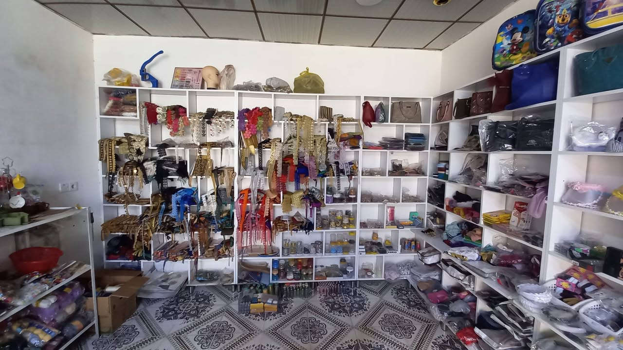 رفوف للبيع الطول 6 ونص
وغراض محل تصفية للبيع بنص السعر
مع رفوف وستاندات

تواصل واتساب ***********
