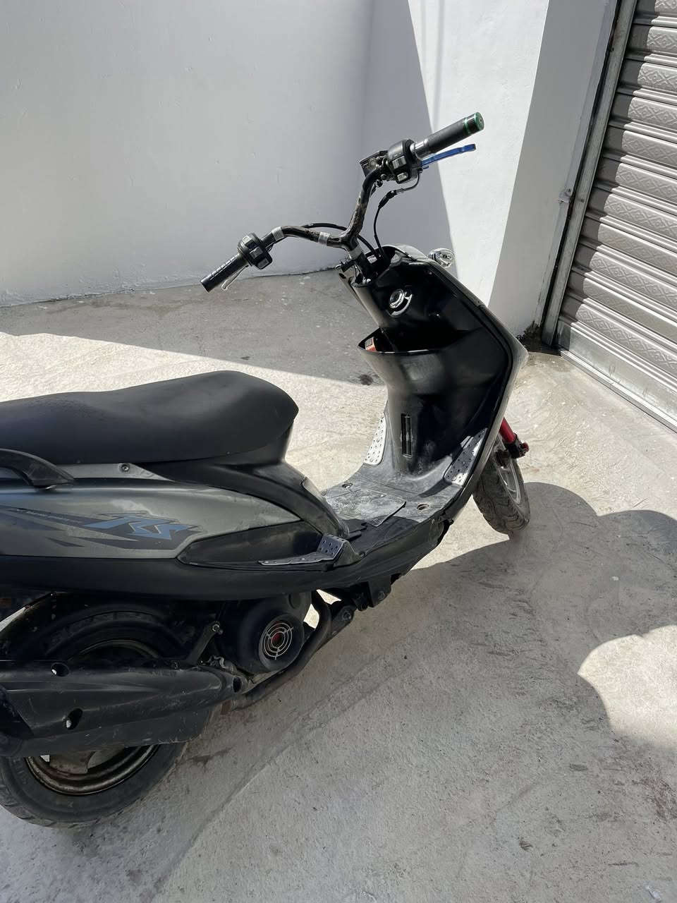 دراجة ماكس للبيع جاهزة من كلشي نقص سلف فقط بوشة ٥٥ هندر واحد ضفيرة جديدةً بيدي بدلتها جاهزة مجهزة بيع فقط العنوان بعقوبة المنجرة هاتف *********** السعر ٣٢٥ بيها مجال
