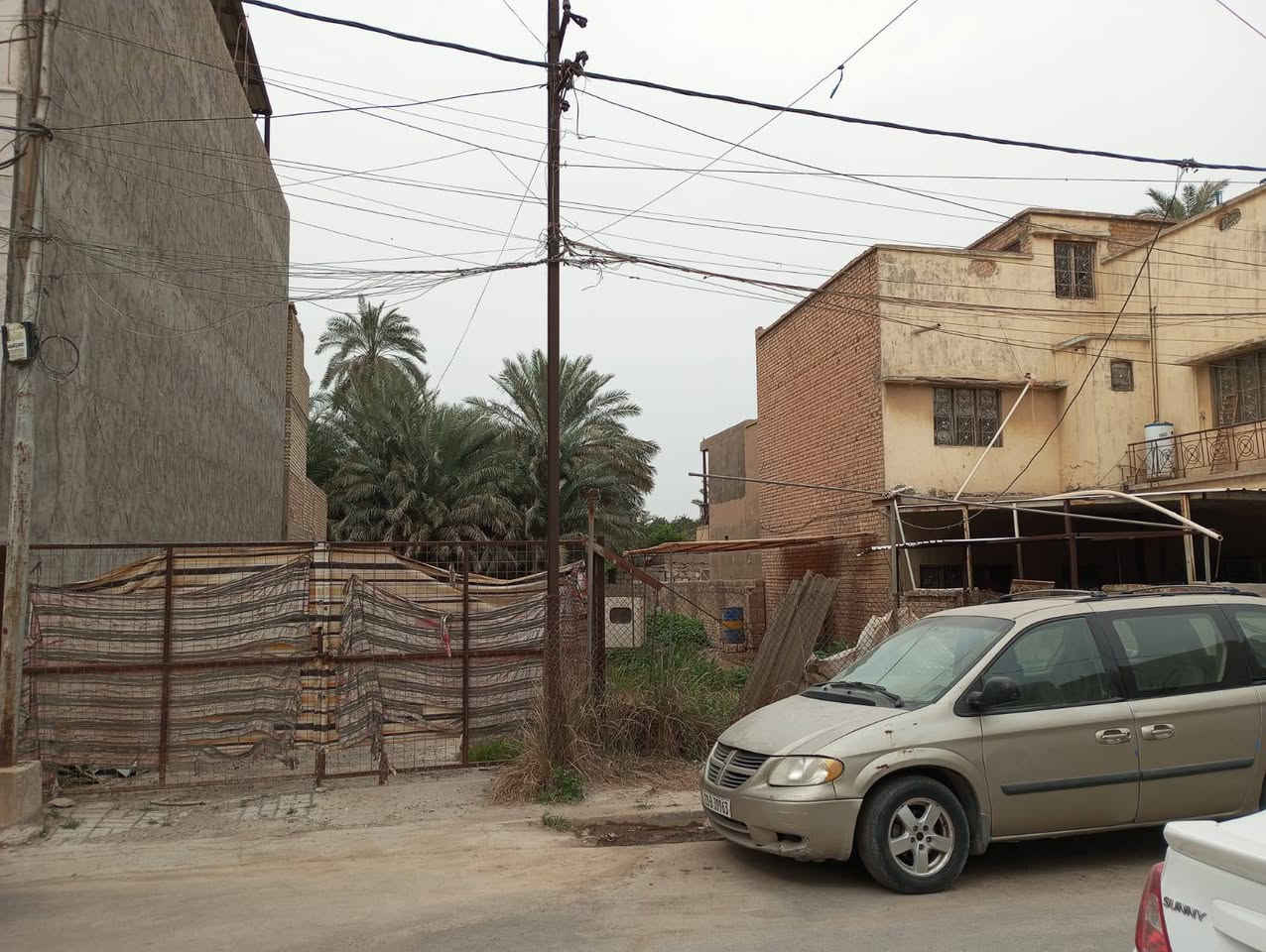 السلام عليكم تعلن شركة الجبوري للعقار والمقاولات العامه عن بيع قطعة أرض ملك صرف سكني في منطقة الكريعات القصور
1 المساحة 380 مترررر
2 الواجه 11 مترررر ونص 
3 النزال 33 متررررر 
4 عرض الشارع 10 مترررر كامل الاخدمات 
5 السعر مليون و750 المتر الواحد وبيه مجال 
عنوان الشركة الكريعات الكويتي شارع حسينية ابي تراب قرب فلكة القرغولي استفسار اتصال على الارقام التاليه 
*********** أبو صكر الجبوري 
***********
