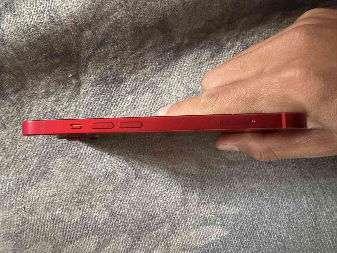 ايفون 13 عادي ذاكره 128بطاريه 81 نظافه %100الجاهز بي عيبين فقط الاول الشريحه مقيده الثاني وحده من الكامرات مغوشه مثل ما موضح بالصوره الجهاز ما مفتوح بالشرط
السعر 250 وبي مجال بسيط ***********
