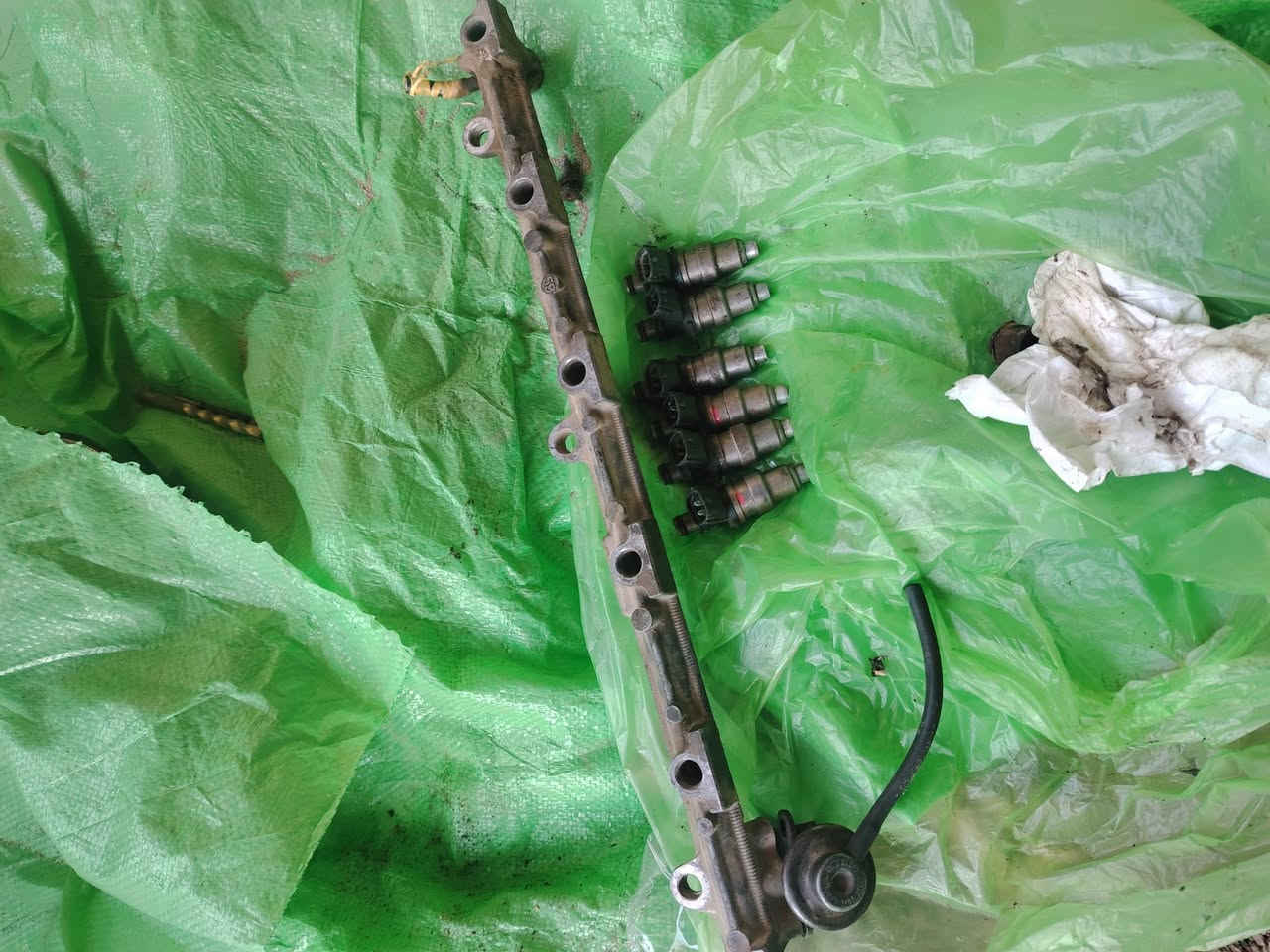 بطه 2500 
كور نضيف ١٥٠ الف
عقل ٧٥
ديلكو كامل ٥٠
ثلاجه كامله ١٠٠
سلف ٤٠
كويل نار ٢٥
مسطره بخاخات ٧٥ الف
نجف وتساب موجود ***********
